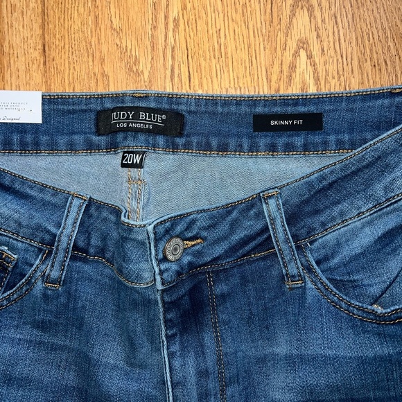 Judy Blue Jeans - Picture 4 of 5